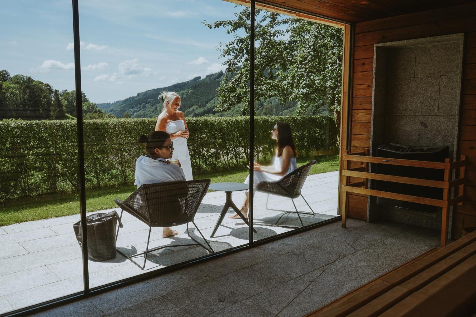 Elzland Hotel Pfauen Wellness & Spa Elzach Exterior foto